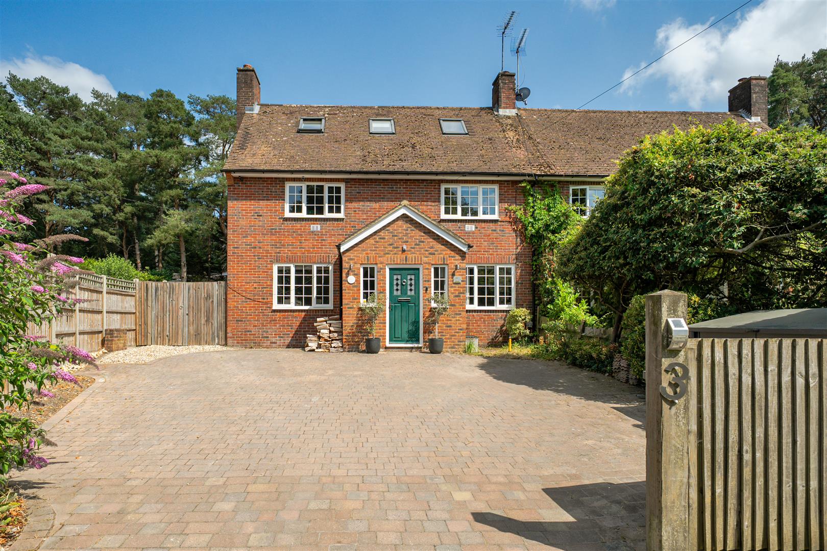 Broomhill, Ewshot, Farnham